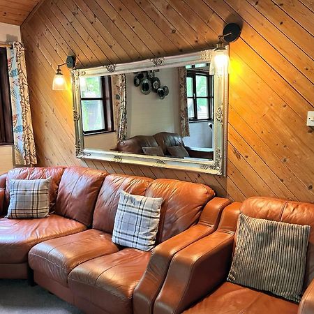 Goldcrest 3-Hot Tub-Woodland Lodges-Carmarthenshire-Tenby Exterior foto