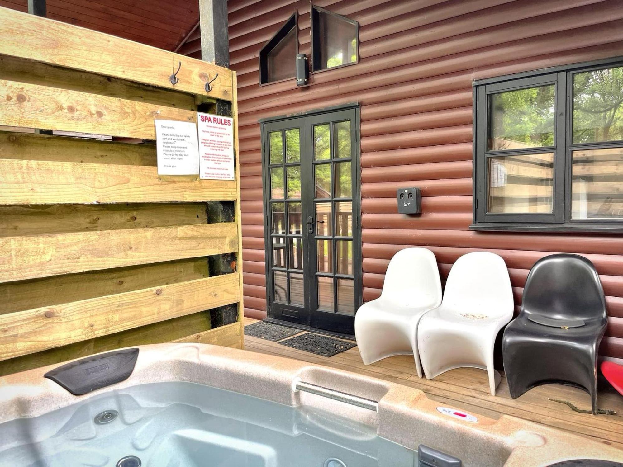 Goldcrest 3-Hot Tub-Woodland Lodges-Carmarthenshire-Tenby Exterior foto
